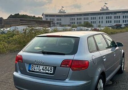 Audi A3 1.6 FSI Attraction Sportback Attraction