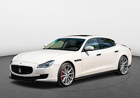 Maserati Quattroporte 3.8 V8 GTS mit Facelift-leuchte, 22" Vossen, B&W