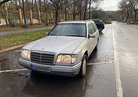 Mercedes-Benz E 220 Mercedes S124 / W124 Kombi 220 E-Klasse, 7 Plätz