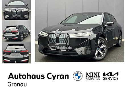 BMW iX xDrive40 Sportpaket el.AHK Pano-Dach Ass.Prof