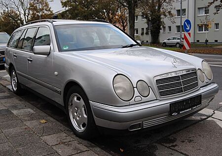 Mercedes-Benz E 200 T ELEGANCE*Automatik*PDC*AHK*Schiebedach*