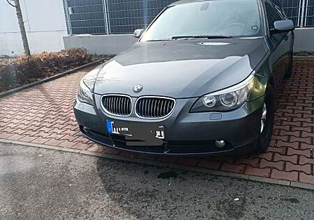 BMW 523i -