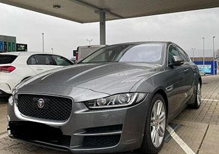 Jaguar XE 20d Portfolio Automatik PANO/LEDER/KAMERA