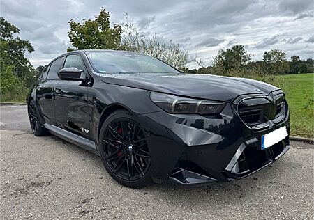 BMW M5 °CARBON INT+EXT°AHK°M DRIVERS°DRIVING+PARK PRO