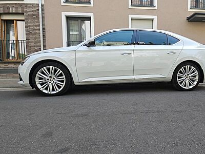 Skoda Superb iV L&K DCC CANTON 360° AHK STDHZ