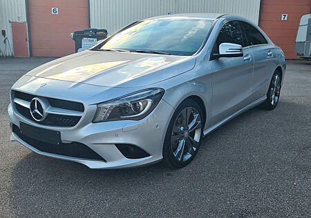 Mercedes-Benz CLA 180 URBAN Edition Xenon*Navi* 1 Hand