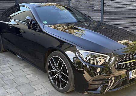 Mercedes-Benz E 200 Coupé AMG Line / Garantie