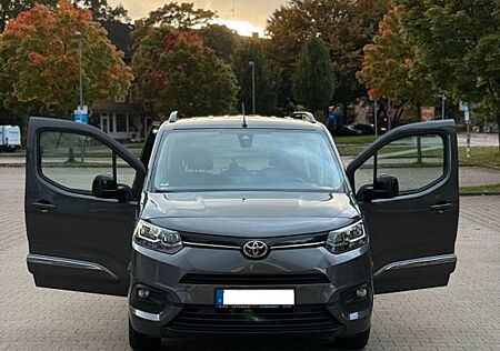 Toyota Pro Ace Proace City 1,5-l-D-4D 96kW L1 Team Deutschl...