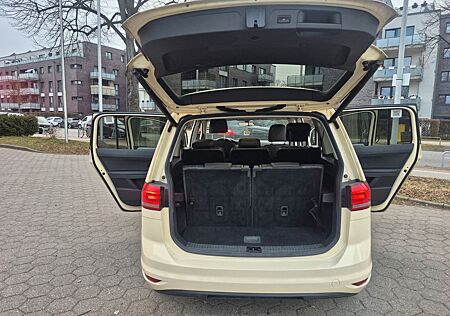 VW Touran Volkswagen 2.0 TDI SCR DSG Comfortline Comfortline
