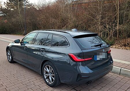 BMW 320d xDrive Touring Advantage Dravitgrau
