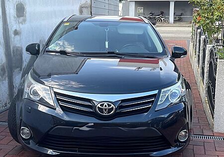 Toyota Avensis Combi 2,2-l-D-4D Automatik Comfort C...