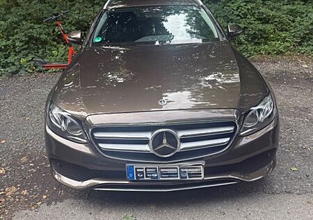 Mercedes-Benz E 220 d T Autom. -