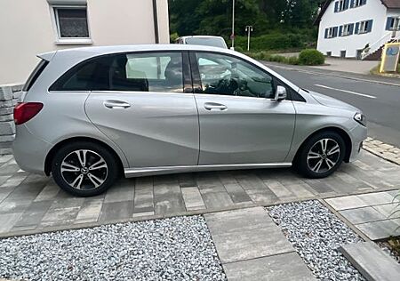 Mercedes-Benz B 180 -