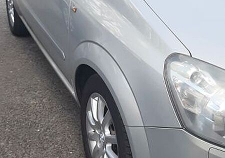 Opel Zafira 2.2 direct -
