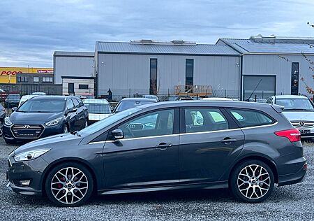 Ford Focus Turnier Titanium ST Line Leder