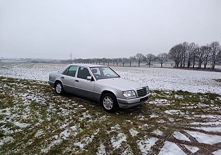 Mercedes-Benz 200 E , 1. Hand, Scheckheftgepflegt, H-Kennzeiche