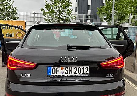 Audi Q3 2.0 TDI S tronic quattro -