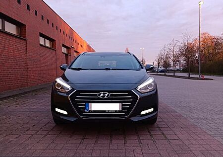 Hyundai i40 1.7 CRDi Premium TÜV / Inspektion neu