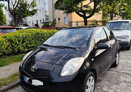 Toyota Yaris 1,0-l-VVT-i - Klimaanlage - TÜV 2026