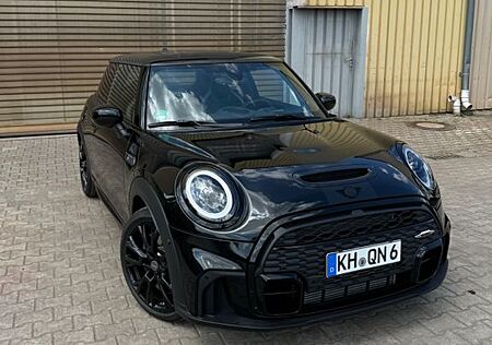 Mini John Cooper Works 1to6 - 1 of 999 incl. WR 18