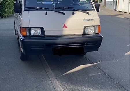 Mitsubishi L300