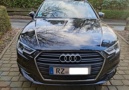Audi A3 30 TFSI design Sportback design PANO AHK LM