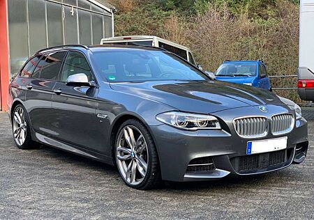 BMW M550d xDrive Touring - LED, B&O, Turbo defekt