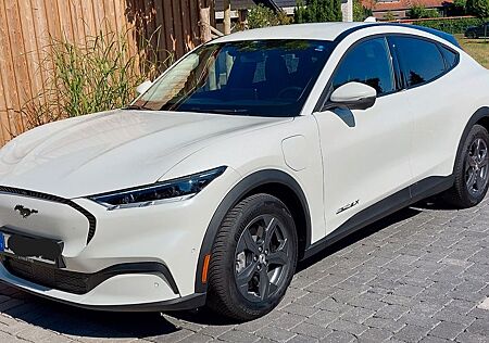 Ford Mustang Mach-E Emotor Extended Range 216kW, ...A