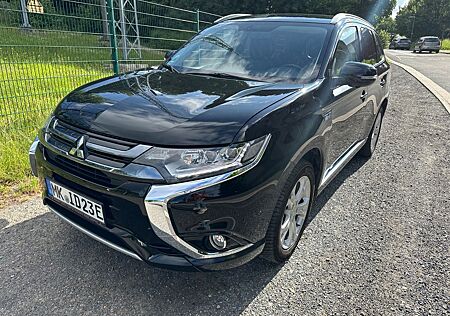Mitsubishi Outlander 2.0 Hybrid Plug-in 360Plus 4WD ahk