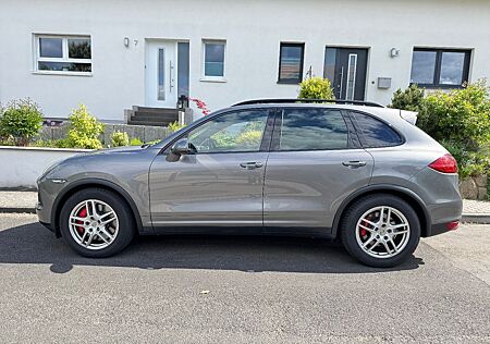 Porsche Cayenne Turbo echte Vollausstattung PZ-gepflegt