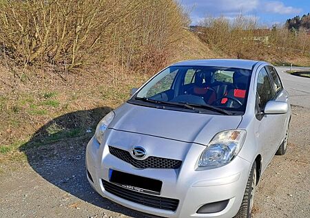 Daihatsu Charade 1,33 Dual-VVT-i Basis Basis