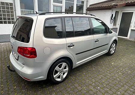 VW Touran Volkswagen 1.6 TDI -Mit Anhängerkupplung