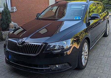 Skoda Superb 2.0 TDI DSG Exclusive Combi Exclusive