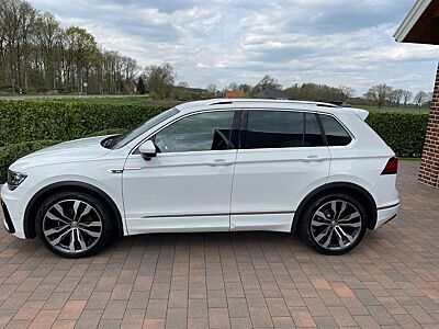 Volkswagen Tiguan 2.0 TDI  DSG R-Line AHK HUD 20 Zoll Sound
