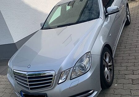 Mercedes-Benz E 250 CDI 4MATIC BlueEFF. AVANTG. Autom. AVA...