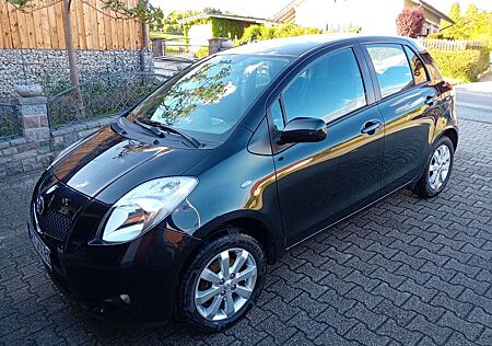 Toyota Yaris - Scheckheftgepflegt
