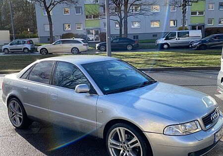 Audi A4 2.4 - Xenon - Klima - Zahnriemen NEU