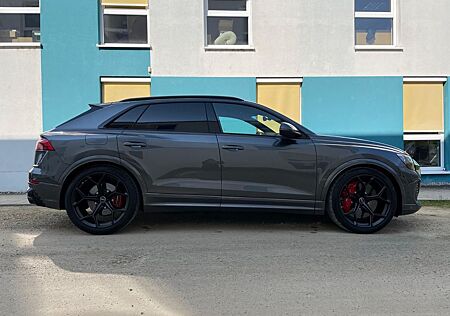 Audi RS Q8 RSQ8 PERFORMANCE/VOLL/KERAMIK/23/DESIGNPAKET ROT