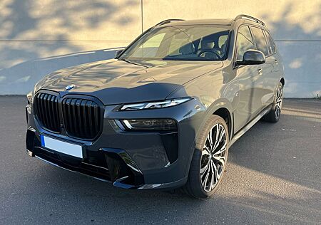 BMW X7 xDrive40d/Sport Pro/23"/Sky/Glue MY25