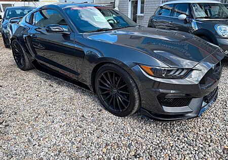 Ford Mustang -