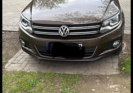 VW Tiguan Volkswagen 2.0 TDI DSG 4MOTION Sport & Style Spo...