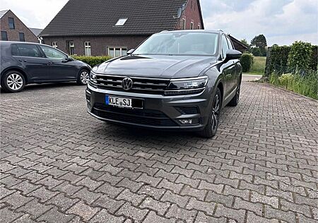 VW Tiguan Volkswagen 2.0 TDI SCR SOUND, LED, AHK, NAVI