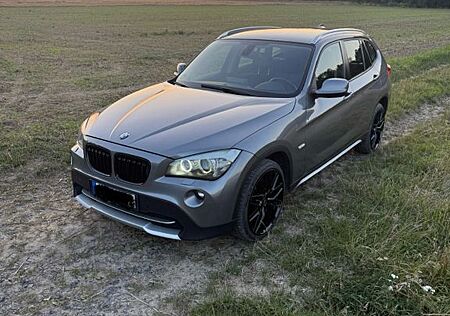 BMW X1 25i xDrive, Checkheft, CarPlay, 19Zoll