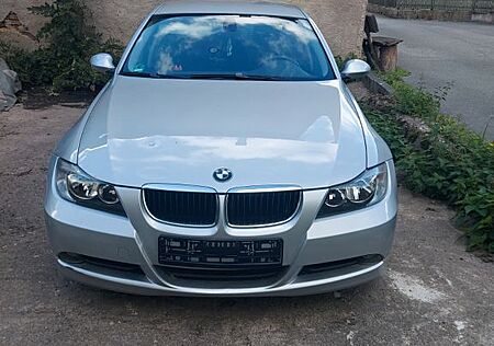 BMW 3er E90 320i