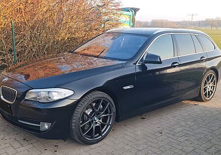 BMW 530d xDrive Touring-Lux/Pano/HUD/Soft Close/Sthz