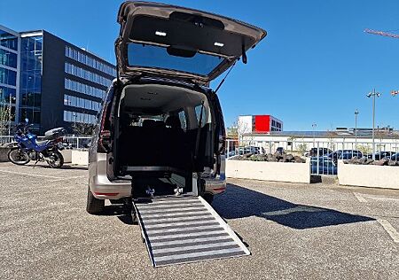 VW Caddy Volkswagen Life Maxi Rollstuhlgerecht REHA