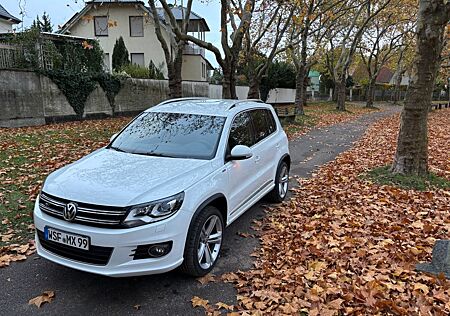 VW Tiguan Volkswagen 2.0 TDI DSG 4MOTION Allrad R-Line AHK