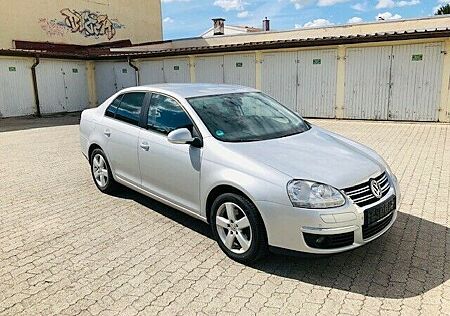 VW Jetta Volkswagen 1.6 - 8 fach - opt. Kenwood DMX5020DAB