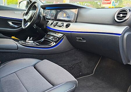 Mercedes-Benz E 220 d 4MATIC T Autom. -