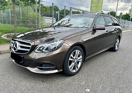 Mercedes-Benz E 200 BlueTEC T AVANTGARDE Ils Navi Top